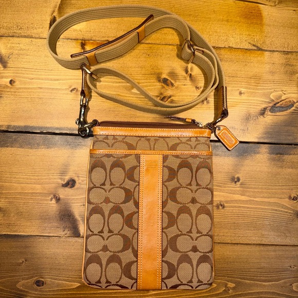 Coach Handbags - Vintage Coach Signature Swingpack Crossbody‎ Bag 2005 Y2K 6016